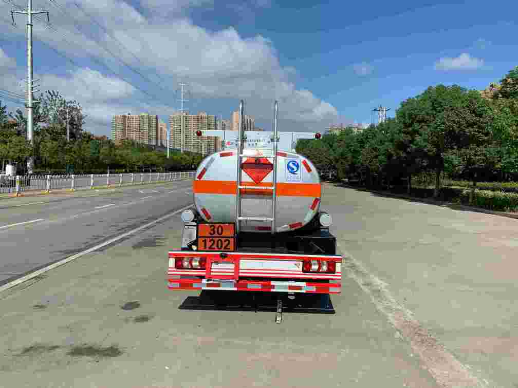 楚飛牌CLQ5071GJY6HFC加油車公告圖片