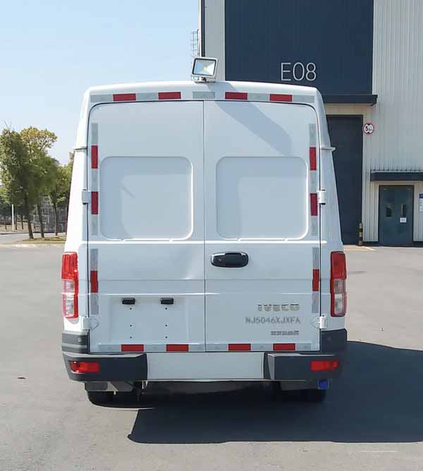 依維柯牌NJ5046XJXFA檢修車(chē)公告圖片