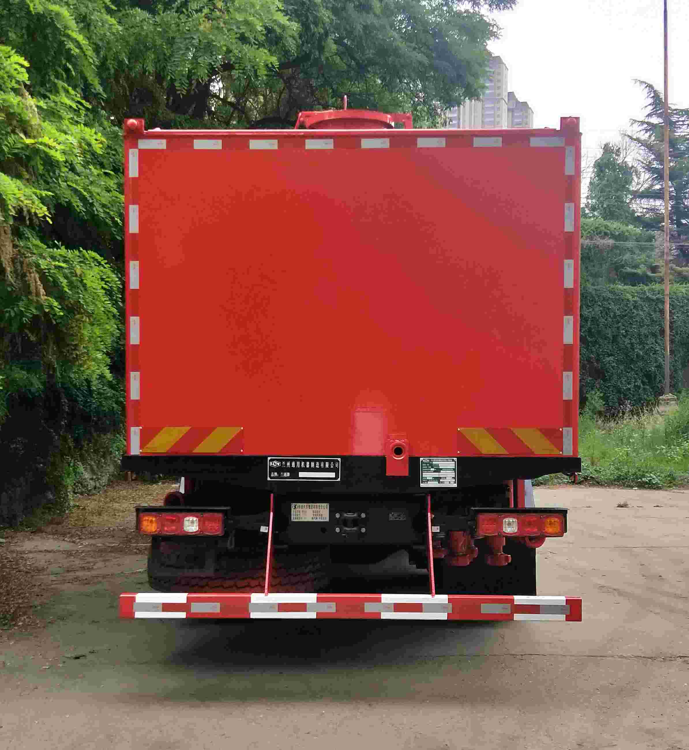 蘭通牌LTJ5216TYL40壓裂車公告圖片