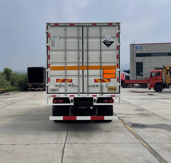 專致牌YZZ5260XFWJC6腐蝕性物品廂式運(yùn)輸車公告圖片