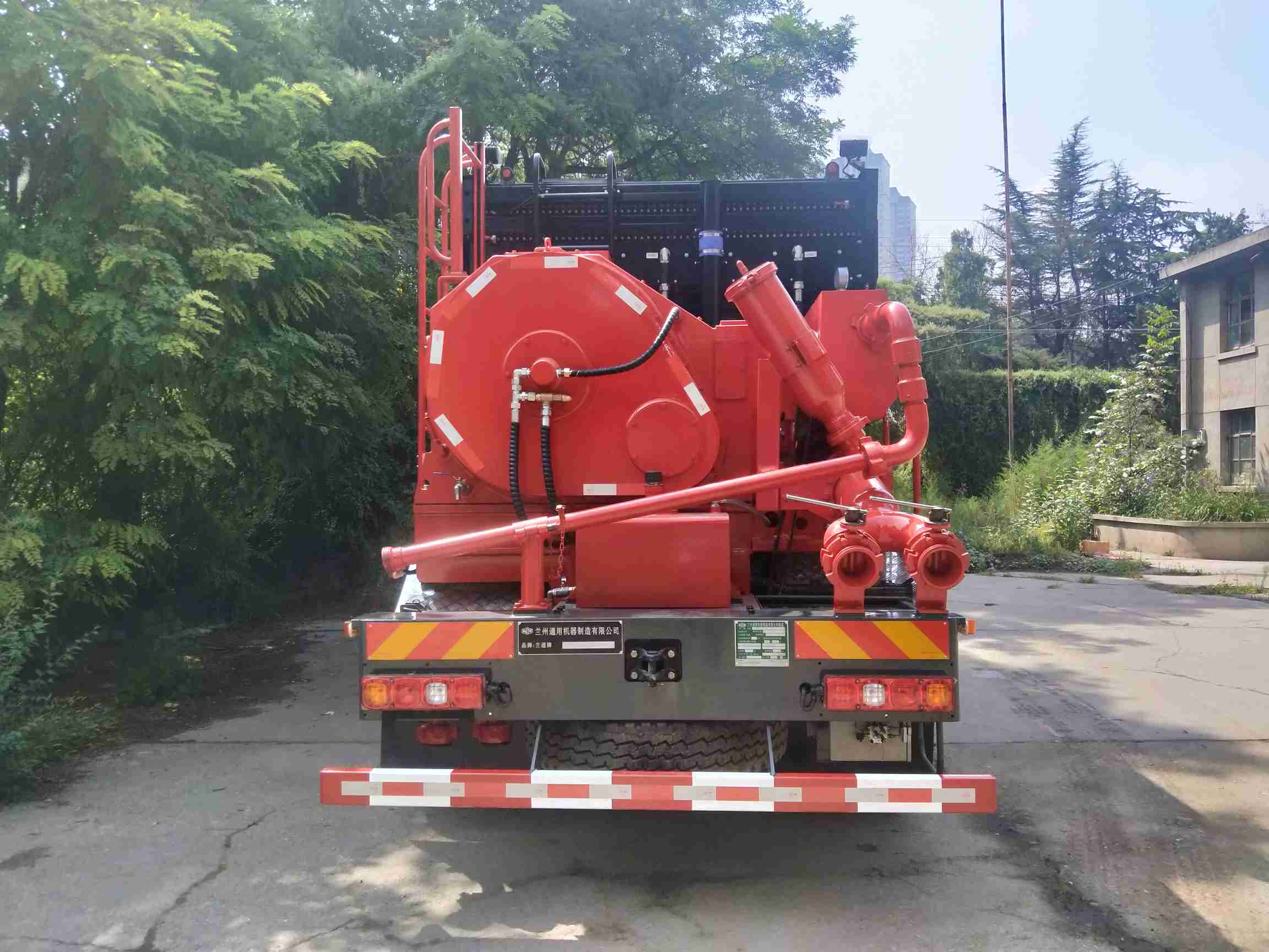 蘭通牌LTJ5351TYL200壓裂車公告圖片