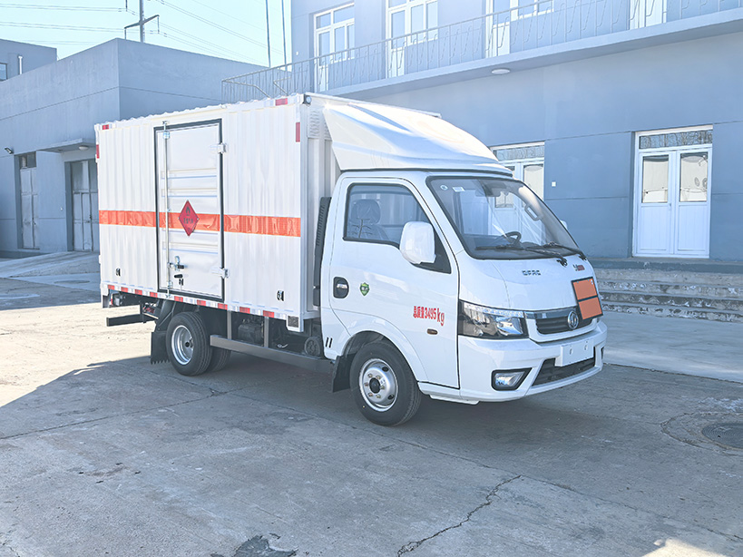 駝馬牌JLC5035XRQGF易燃?xì)怏w廂式運(yùn)輸車