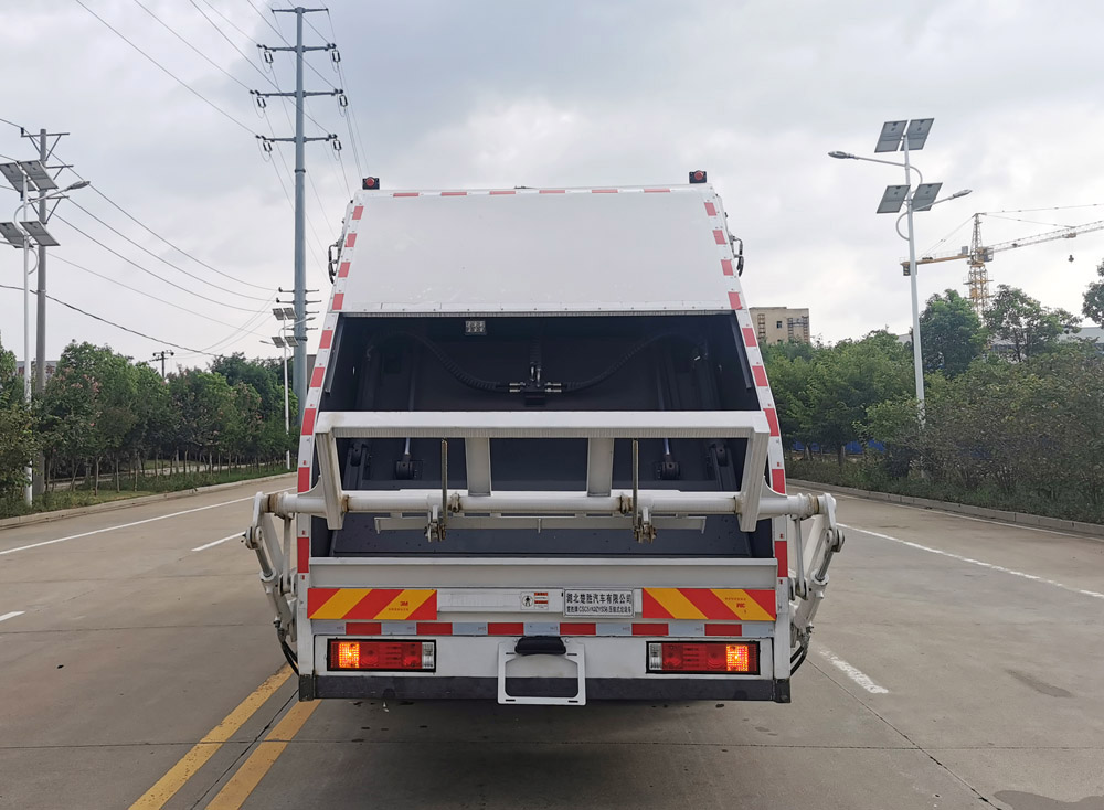 楚勝牌CSC5182ZYSS6壓縮式垃圾車公告圖片