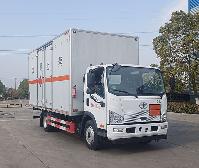 程力牌CL5120XRYC6ZX易燃液體廂式運輸車