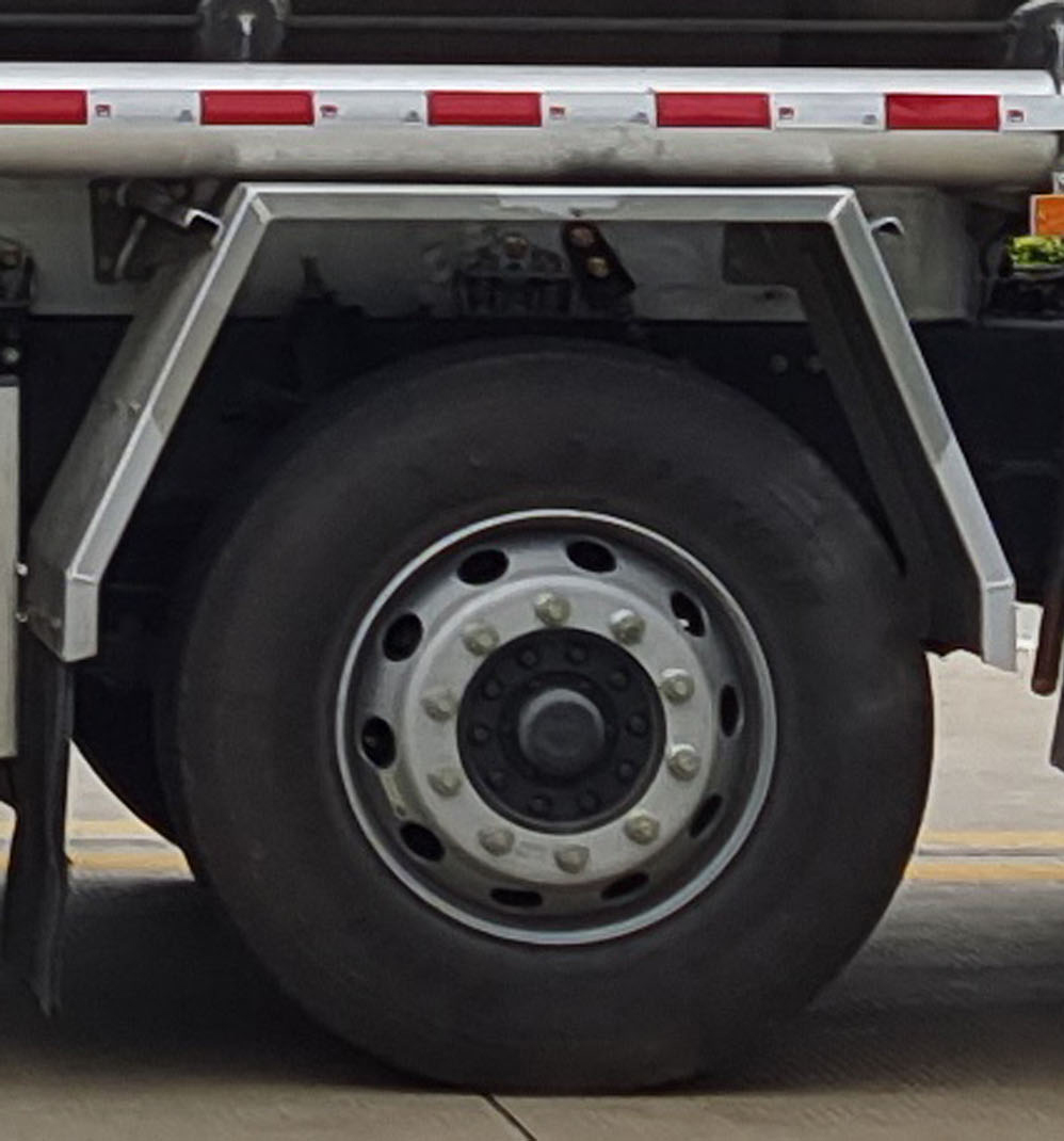 楚勝牌CSC5260GYYLCA6鋁合金運(yùn)油車公告圖片