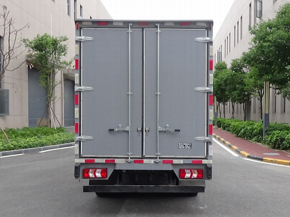 陜汽牌SX5042XXYNP6331廂式運(yùn)輸車公告圖片