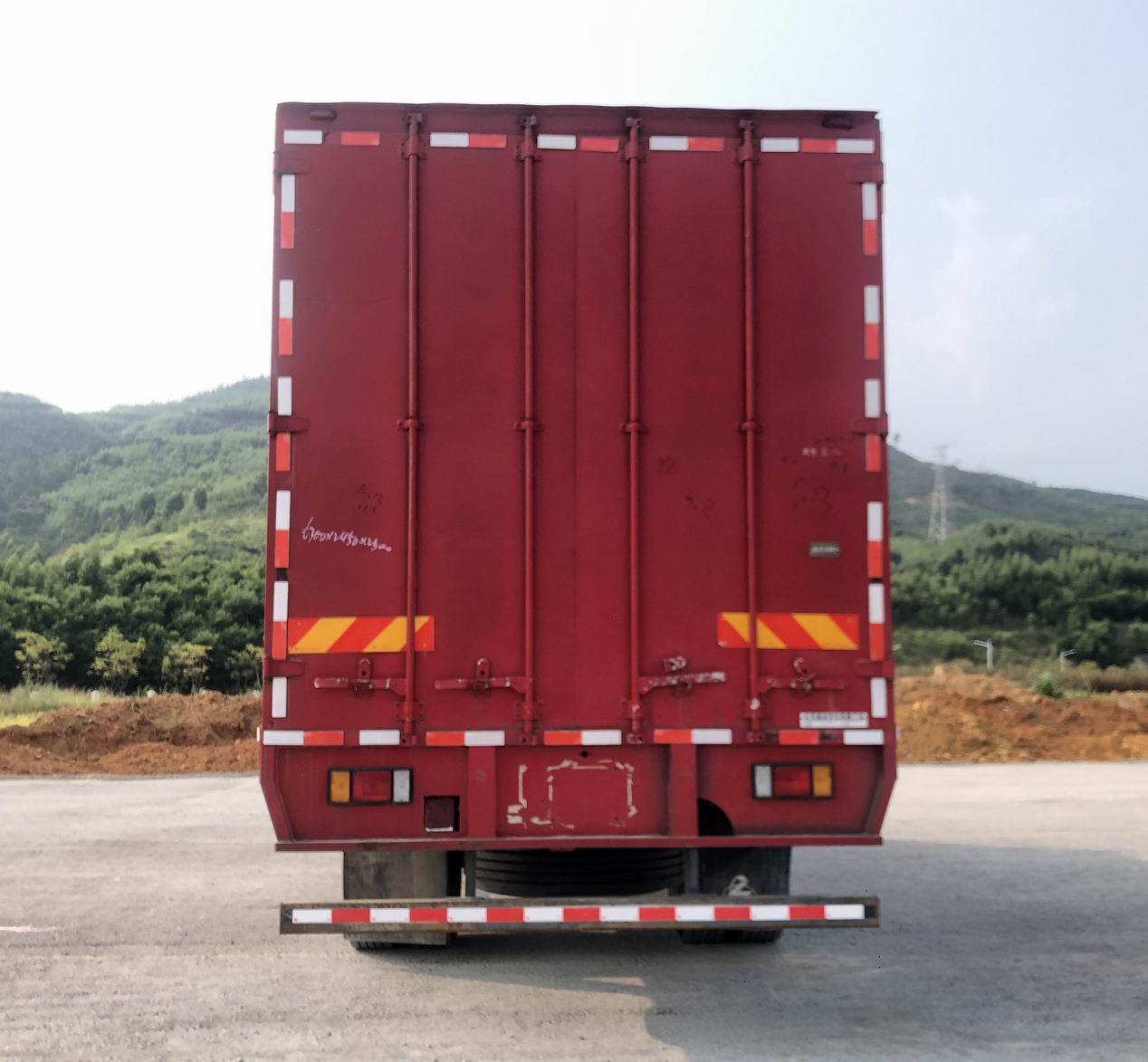 乘龍牌LZ5170XXYM3AC1廂式運輸車公告圖片