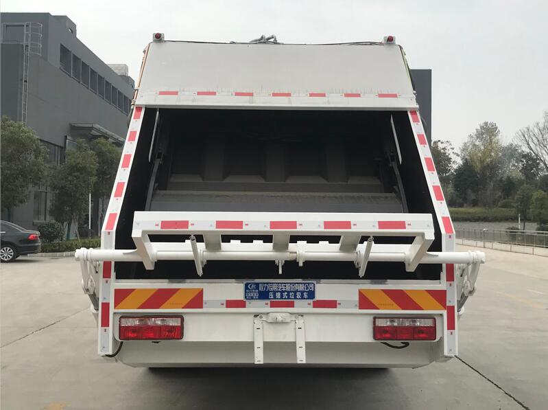 程力威牌CLW5182ZYS6壓縮式垃圾車公告圖片