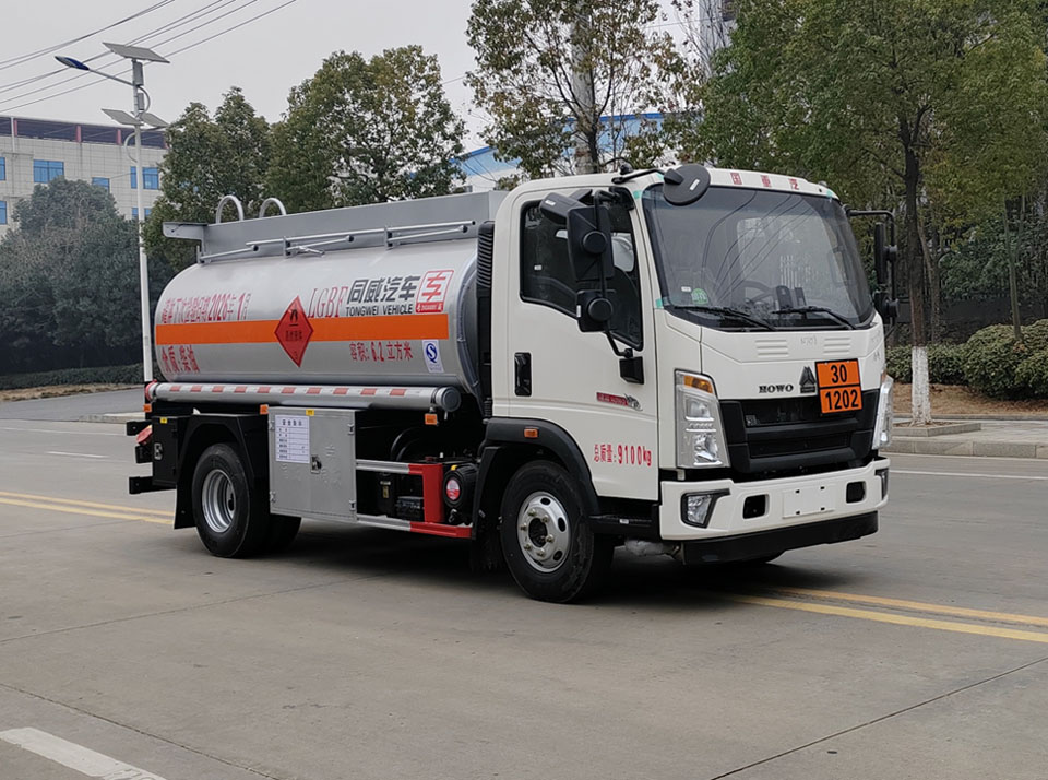 專威牌HTW5097GJYZZ6C加油車