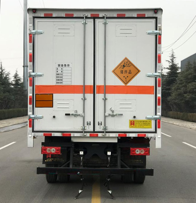 鴻星達(dá)牌SJR5120XQY-6FK爆破器材運(yùn)輸車公告圖片