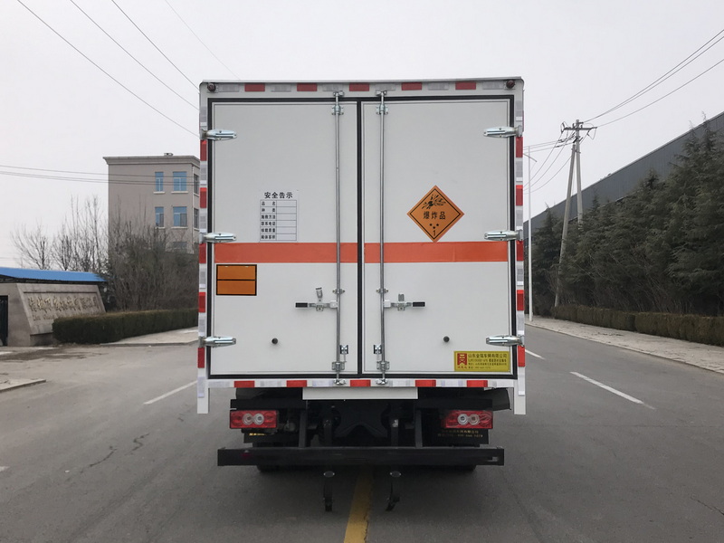 鴻星達(dá)牌SJR5100XQY-6FK爆破器材運(yùn)輸車公告圖片