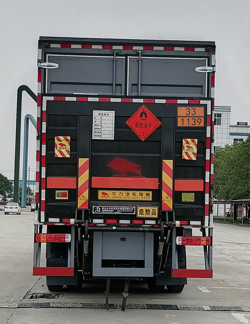 大力牌DLQ5321XRYCA6易燃液體廂式運(yùn)輸車公告圖片