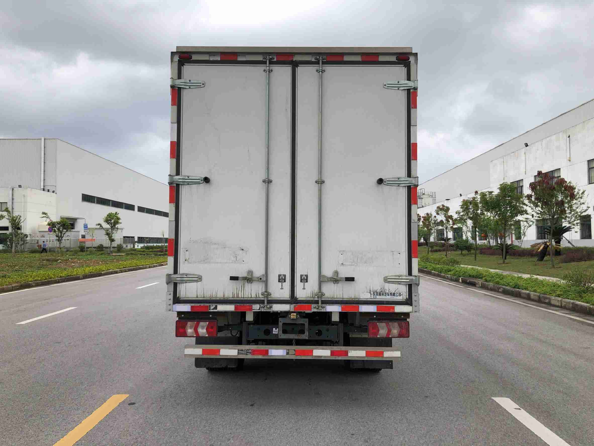 乘龍牌LZ5040XXYL2AZBEV152純電動(dòng)廂式運(yùn)輸車公告圖片