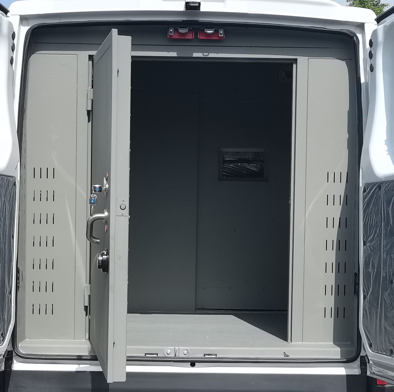 迪馬牌DMT5048XYCL6-AM運(yùn)鈔車公告圖片