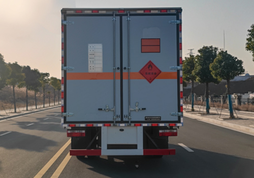 專(zhuān)力牌ZLC5120XRYC6易燃液體廂式運(yùn)輸車(chē)公告圖片