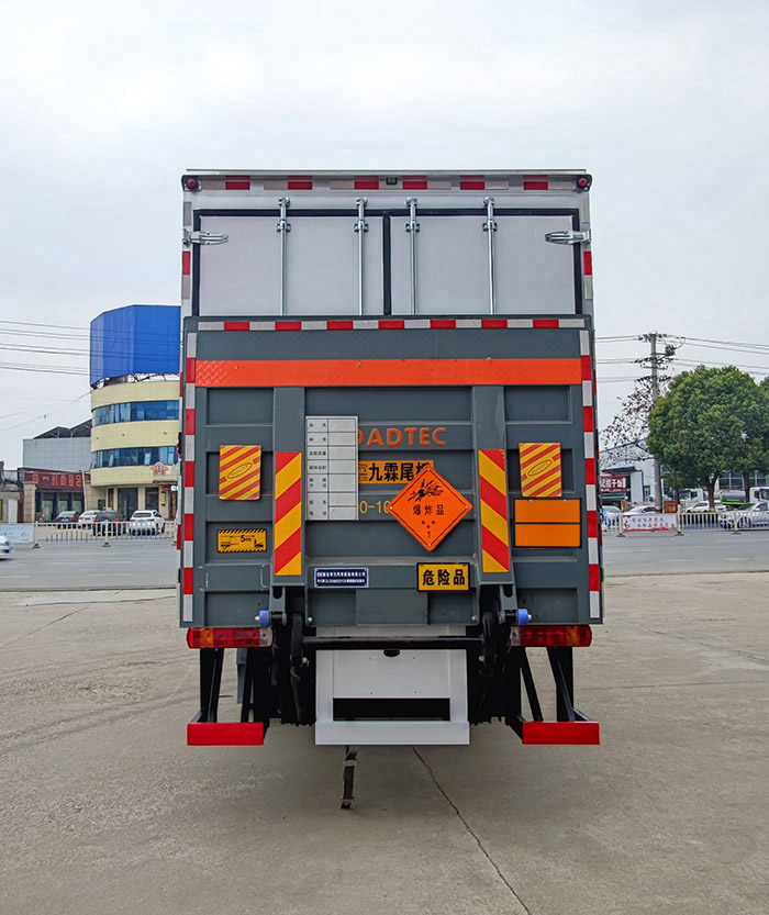 專力牌ZLC5180XQYC6爆破器材運(yùn)輸車公告圖片