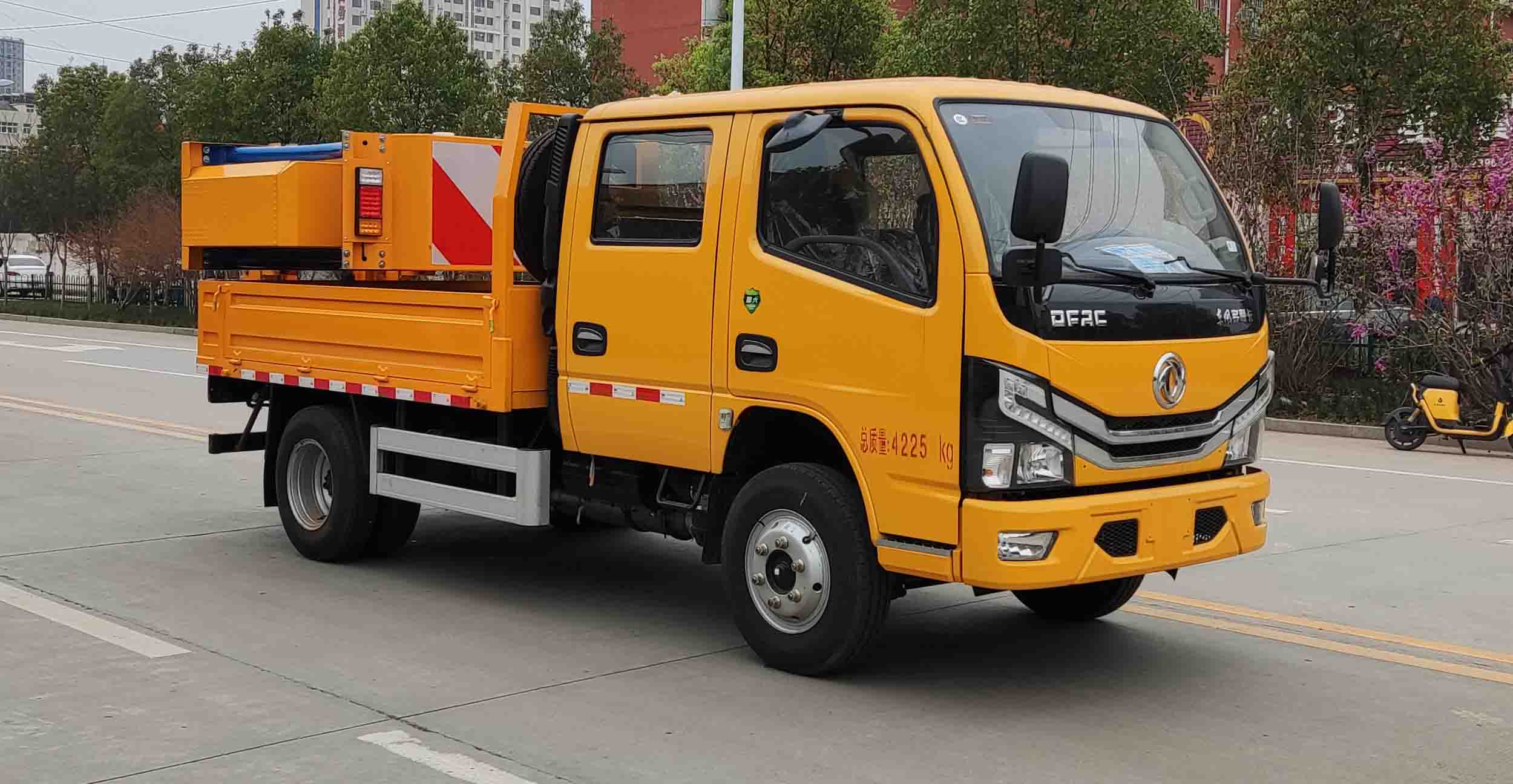 華通牌HCQ5045TFZEQ6防撞緩沖車