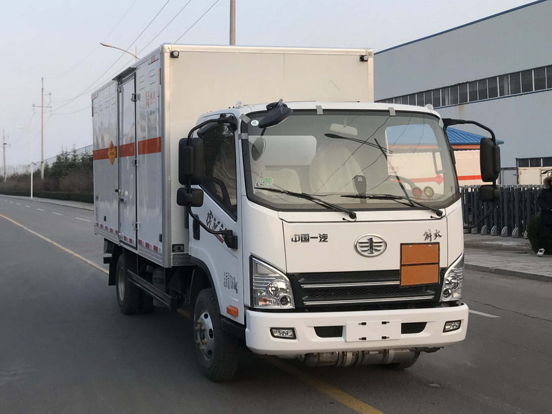 鴻星達(dá)牌SJR5070XQY-6CA爆破器材運(yùn)輸車