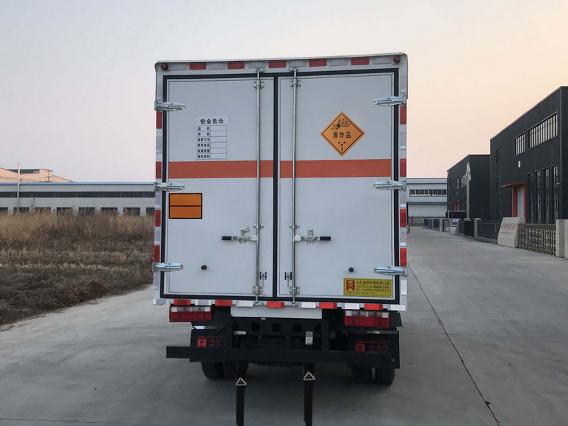 鴻星達(dá)牌SJR5070XQY-6CA爆破器材運(yùn)輸車公告圖片