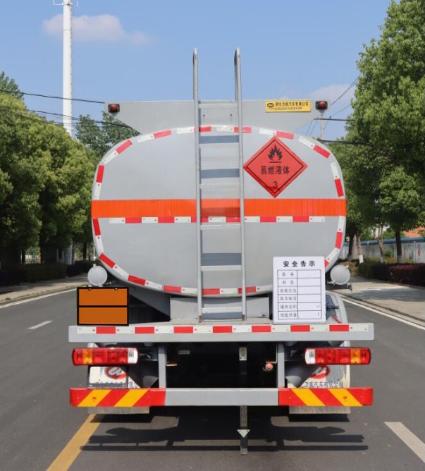 中汽力威牌HLW5320GYYCA6運(yùn)油車(chē)公告圖片