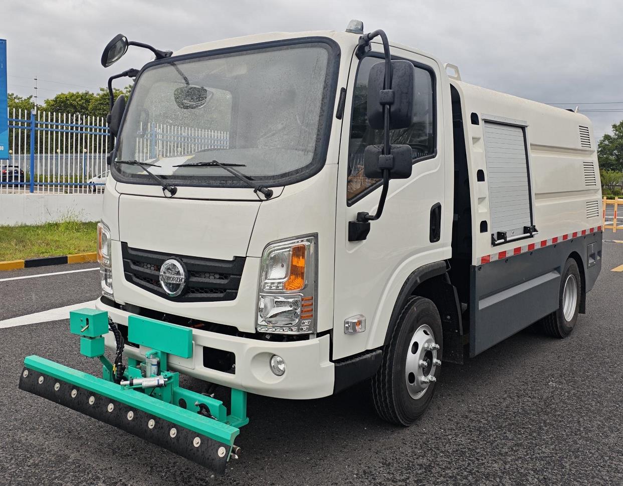 創(chuàng)維牌NJL5040TYHBEV2純電動(dòng)路面養(yǎng)護(hù)車公告圖片