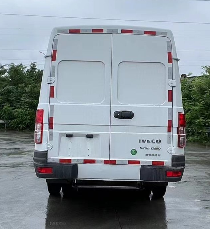 依維柯牌NJ5046XXY2A廂式運輸車公告圖片