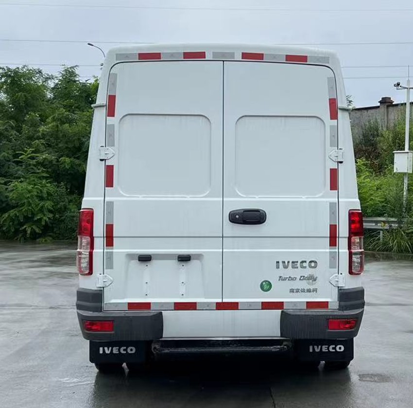 依維柯牌NJ5046XXYQZ4A廂式運輸車公告圖片