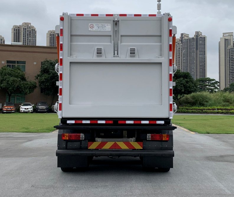 廣環(huán)牌GH5310ZXLCA6廂式垃圾車(chē)公告圖片