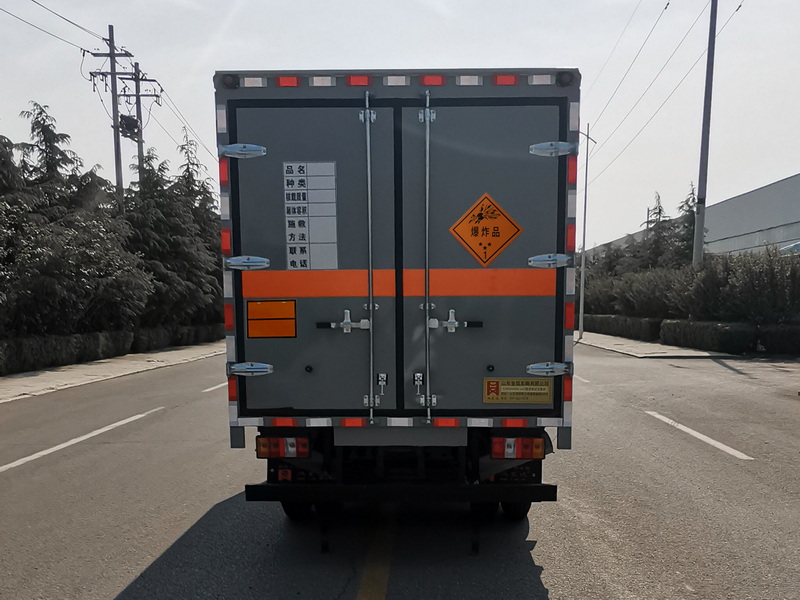 鴻星達(dá)牌SJR5060XQY-6JX爆破器材運(yùn)輸車(chē)公告圖片