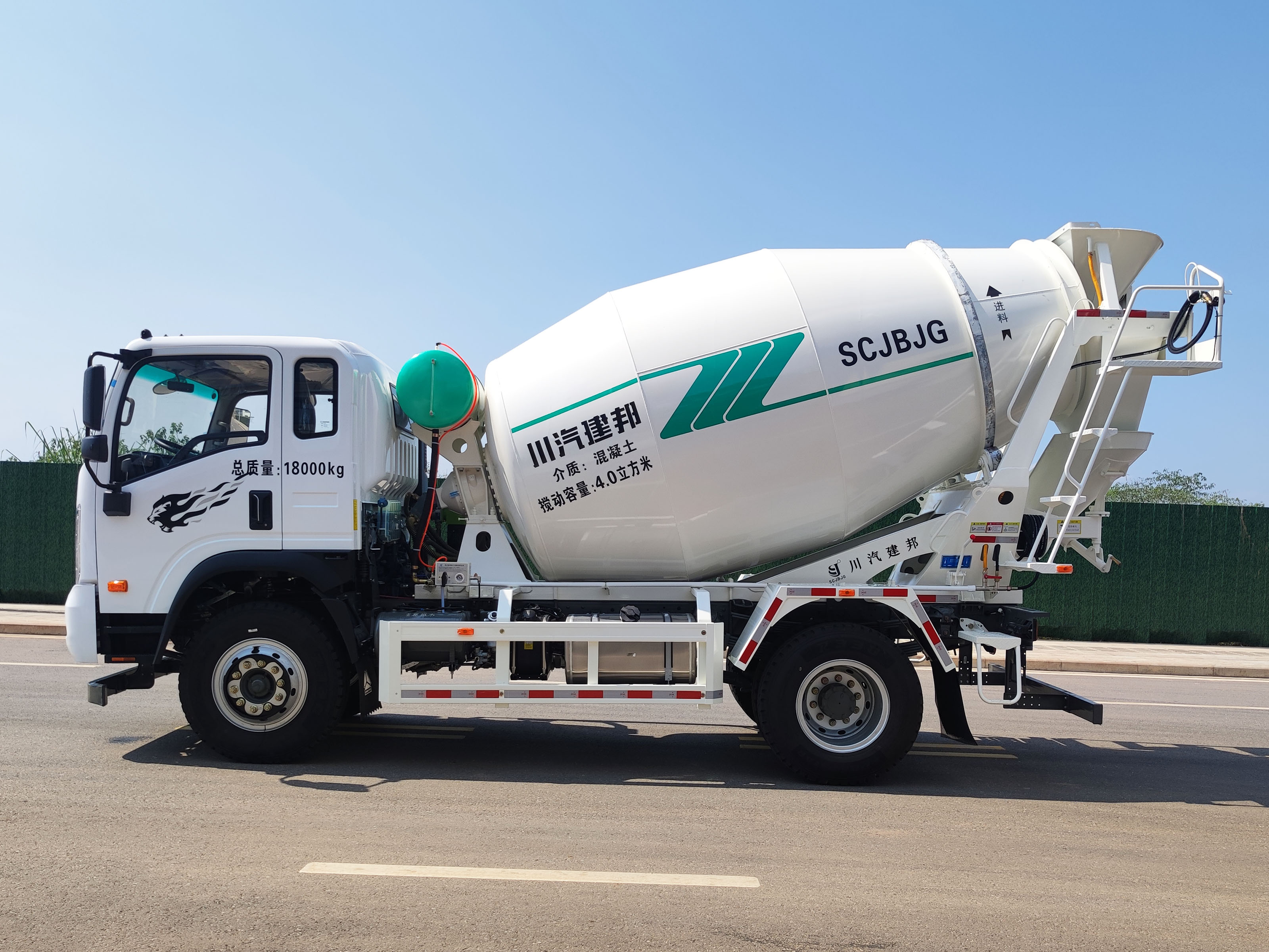 川汽建邦牌JBJ5182GJBG6D7W混凝土攪拌運(yùn)輸車公告圖片