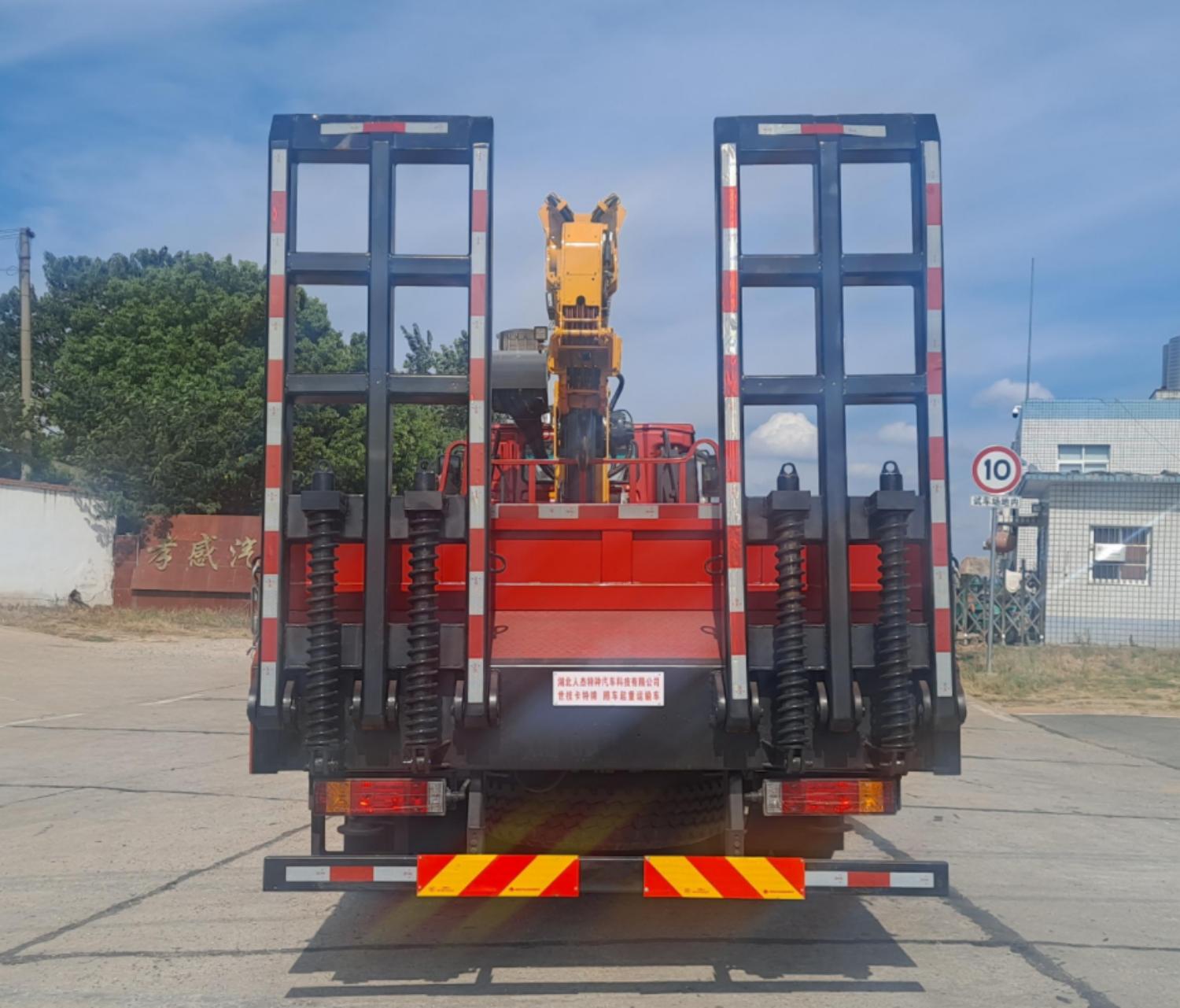 猛卡士特牌XCL5259JSQ6隨車起重運(yùn)輸車公告圖片