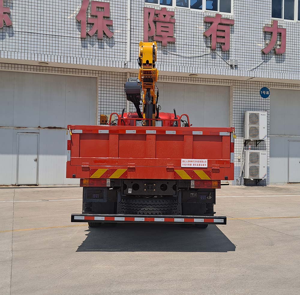 猛卡士特牌XCL5189JSQ6P隨車起重運(yùn)輸車公告圖片