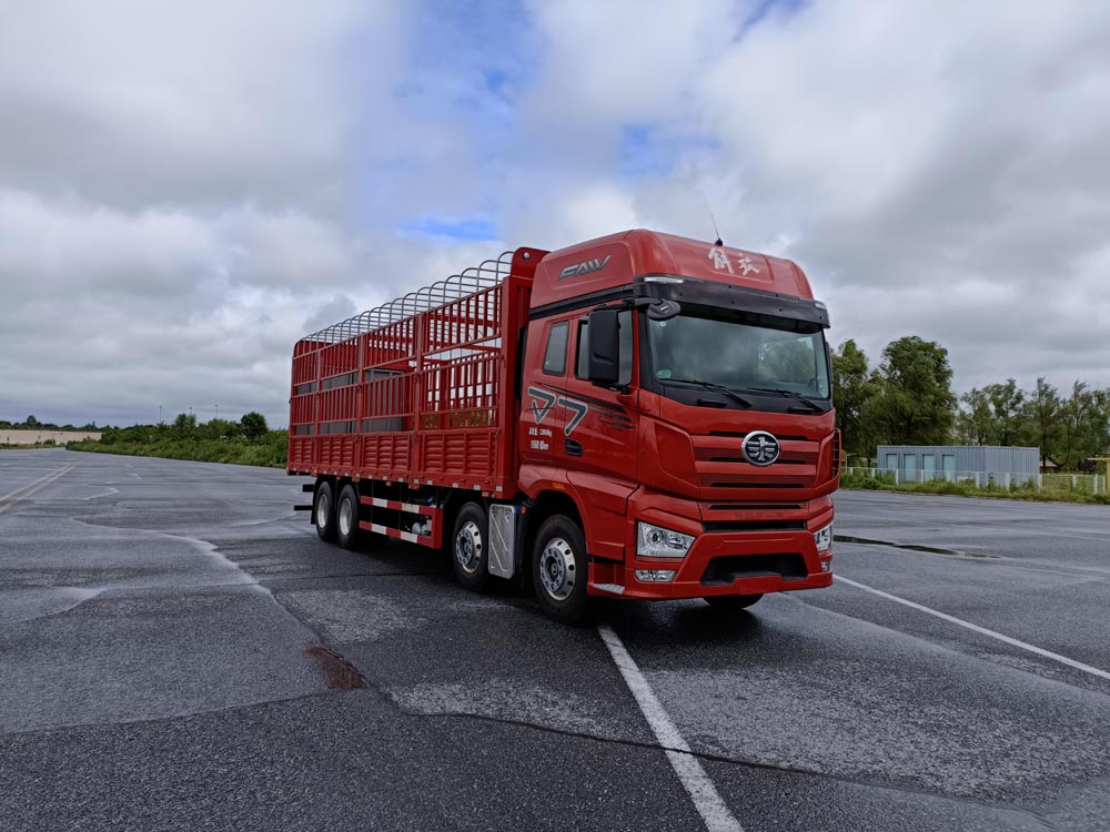 解放牌CA5320CCYP77K24T4E6倉柵式運(yùn)輸車