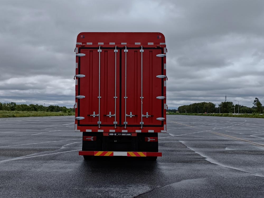 解放牌CA5320CCYP77K24T4E6倉柵式運(yùn)輸車公告圖片