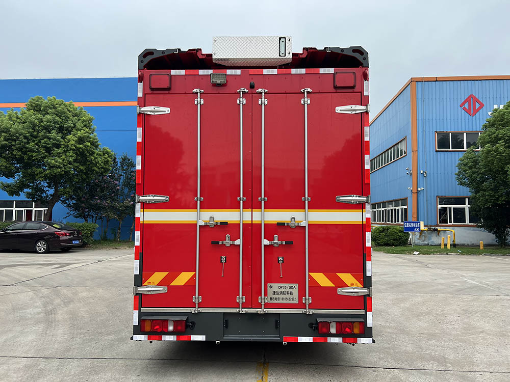 水帶敷設(shè)消防車圖片