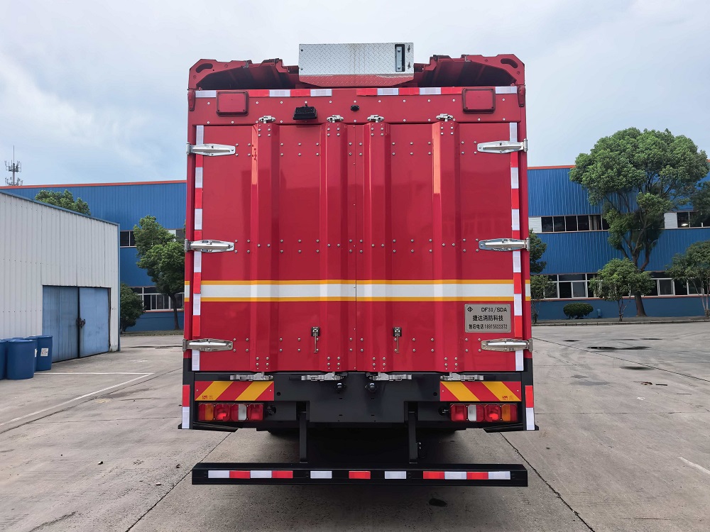 水帶敷設(shè)消防車圖片