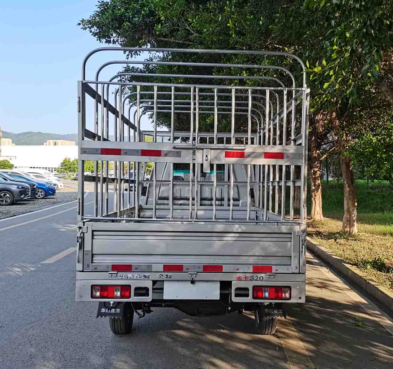 金杯牌JKC5032CCYD6L1倉柵式運輸車公告圖片