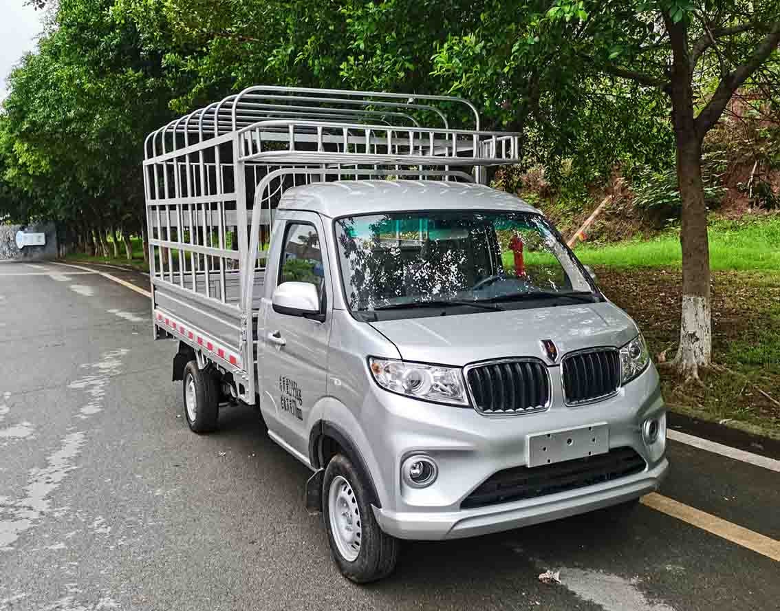 金杯牌JKC5022CCYD6L5倉柵式運(yùn)輸車