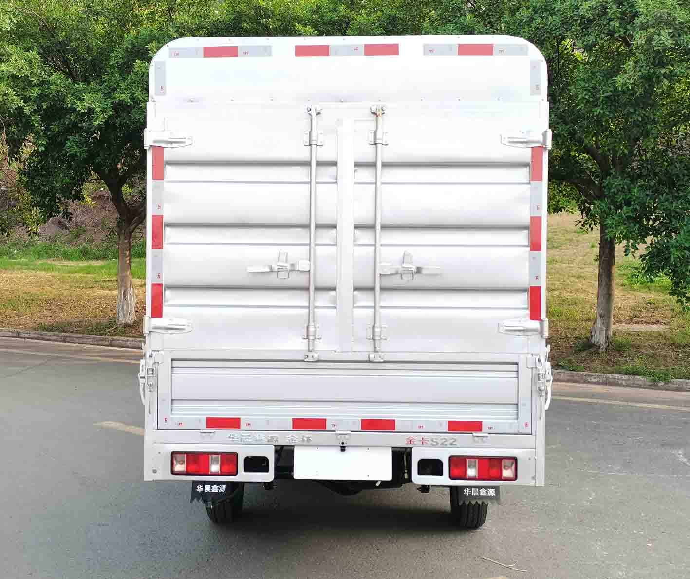 金杯牌JKC5022CCYS6L8倉柵式運(yùn)輸車公告圖片