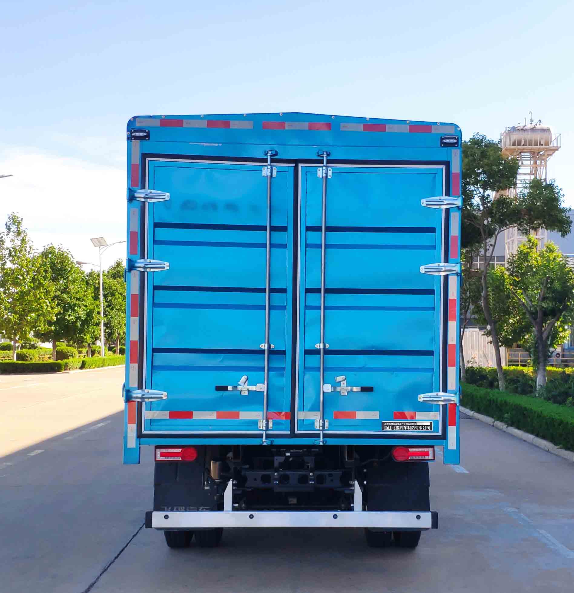 飛碟牌FD5042CCYW68PHEV-1插電式混合動力倉柵式運輸車公告圖片