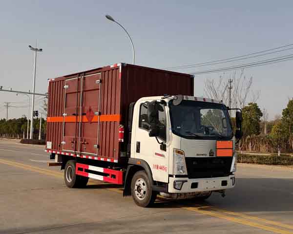 百捷牌QYY5040XRQZZ6易燃氣體廂式運輸車