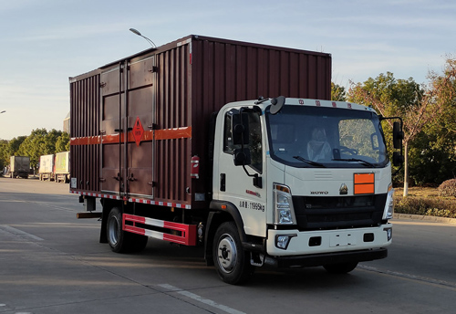 百捷牌QYY5120XRYZZ6易燃液體廂式運(yùn)輸車(chē)