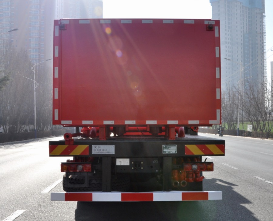 林峰牌LLF5222TYL70壓裂車公告圖片