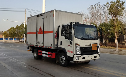 百捷牌QYY5040XRYZZ6易燃液體廂式運(yùn)輸車(chē)