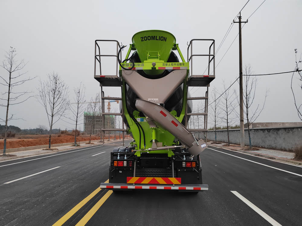 中聯(lián)牌ZLJ5186GJBFF混凝土攪拌運輸車公告圖片