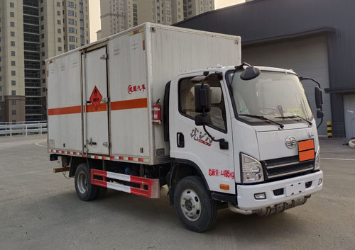 百捷牌QYY5045XRYCA6易燃液體廂式運輸車