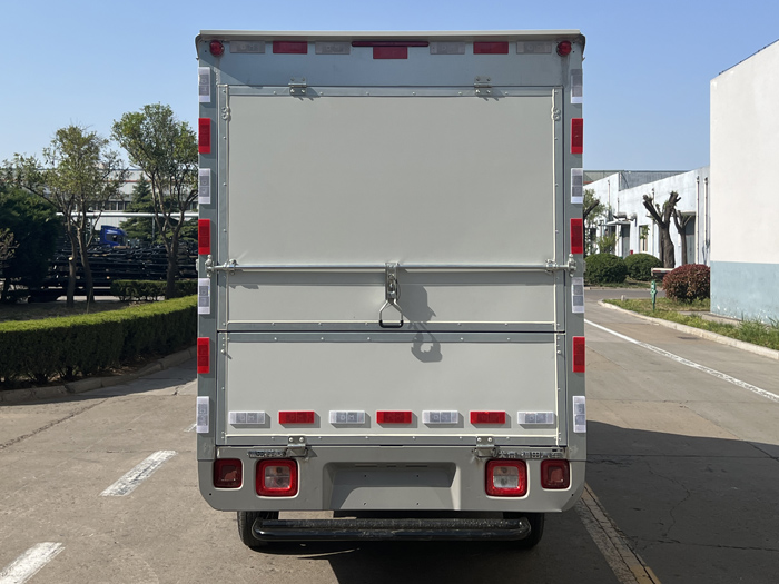 福田牌BJ5030XYK6JV6-73翼開(kāi)啟廂式車(chē)公告圖片