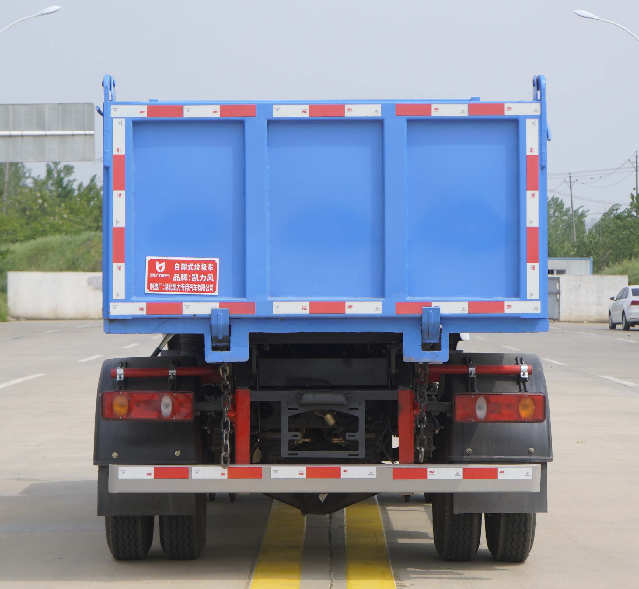 凱力風(fēng)牌KLF5071ZLJE6自卸式垃圾車公告圖片