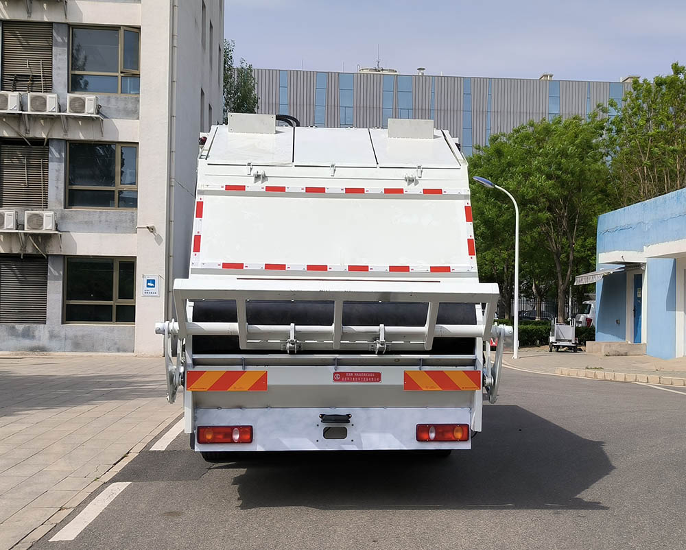 亞潔牌BQJ5180ZYSDFBEV純電動(dòng)壓縮式垃圾車(chē)公告圖片