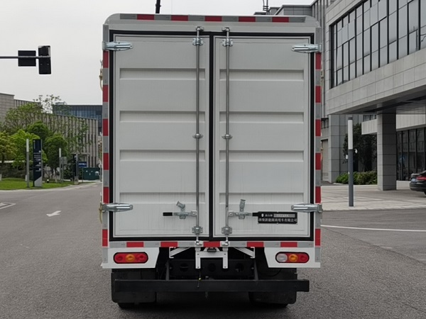 燕臺(tái)牌YTQ5042CCYPDEV331純電動(dòng)倉柵式運(yùn)輸車公告圖片